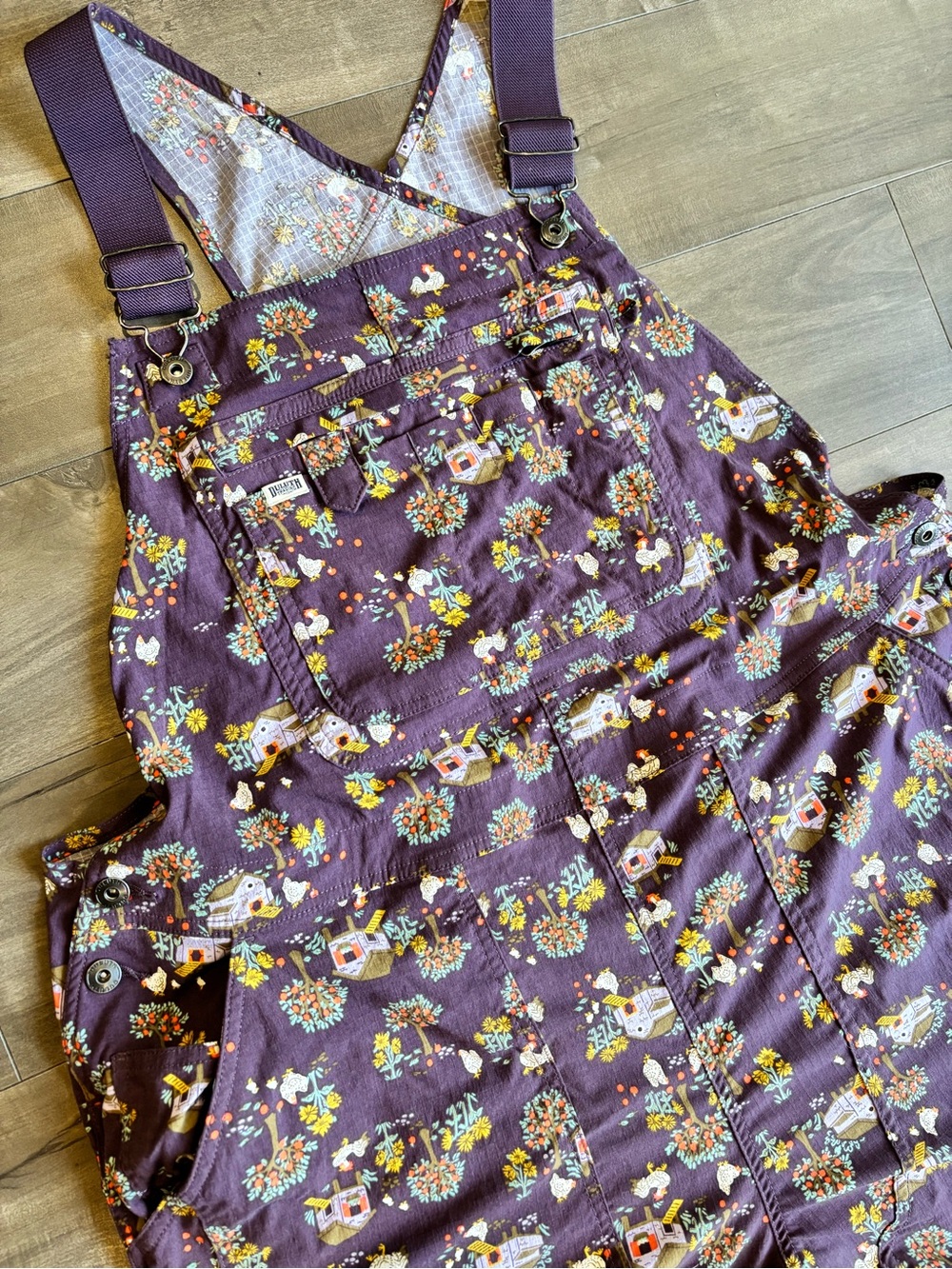 NWOT Duluth Heirloom Gardening Overalls Retired Fall Orchard Chicken print